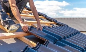 Pourquoi faire appel à un gestionnaire de chantier pour un devis global de travaux de toiture ?