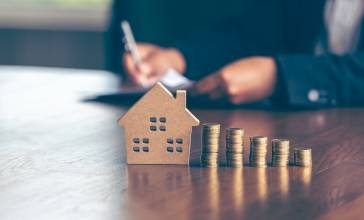 Quel est le montant de l'acompte à verser pour des travaux de rénovation en provinces du Hainaut et de Namur ? 