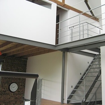 Rénovation d'une grange en un loft alliant modernité et vieilles pierres