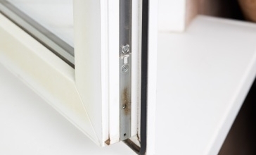 Pour diminuer efficacement les nuisances sonores à Bruxelles grâce à vos châssis, faites confiance à un professionnel