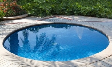 Comment aménager une piscine dans un petit jardin de ville, à Namur ou à Bruxelles ?