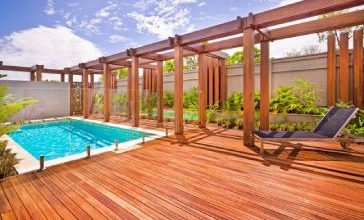 Terrasse en bois ou en composite : quelle solution choisir en Wallonie et à Bruxelles ?